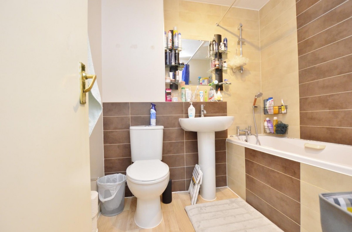 Cow Leaze, Beckton, E6 6WX