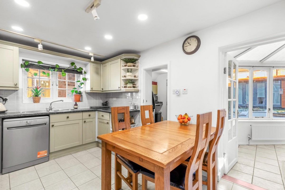 Chestnut Lane, Amersham, Buckinghamshire, HP6 6EP