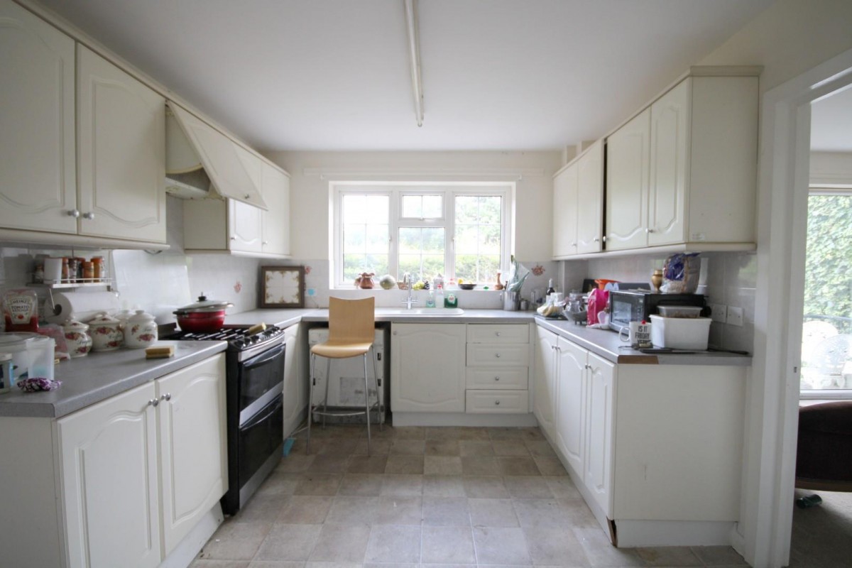 Woodlands Road, Harrogate, HG2 7AY