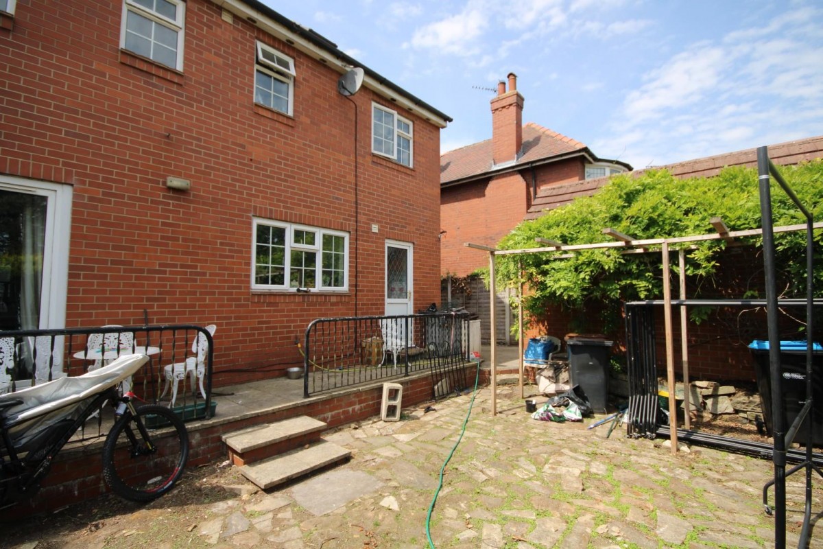 Woodlands Road, Harrogate, HG2 7AY