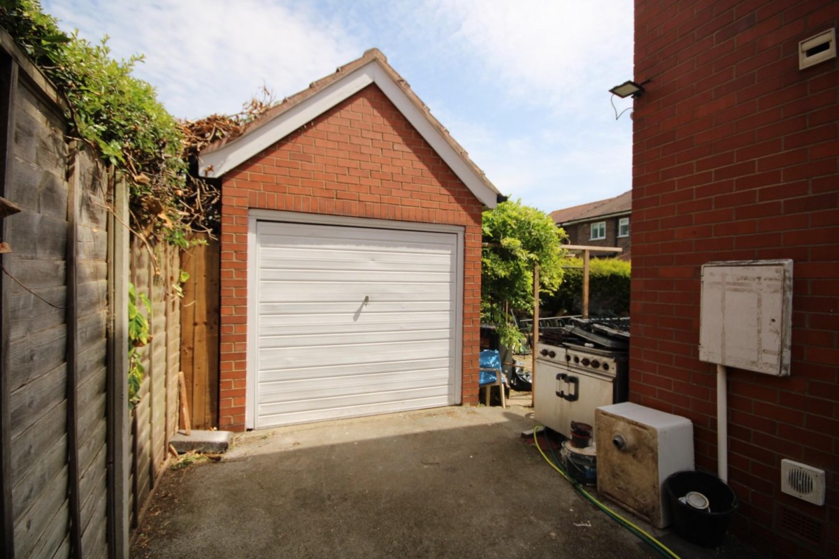 Woodlands Road, Harrogate, HG2 7AY