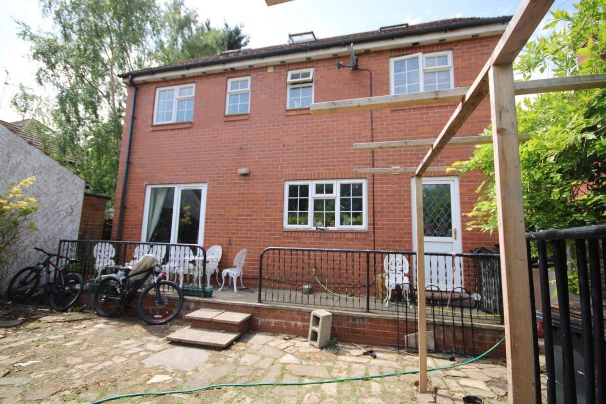 Woodlands Road, Harrogate, HG2 7AY