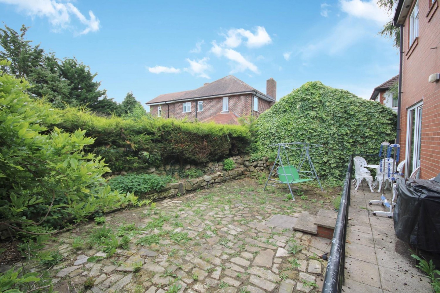 Woodlands Road, Harrogate, HG2 7AY