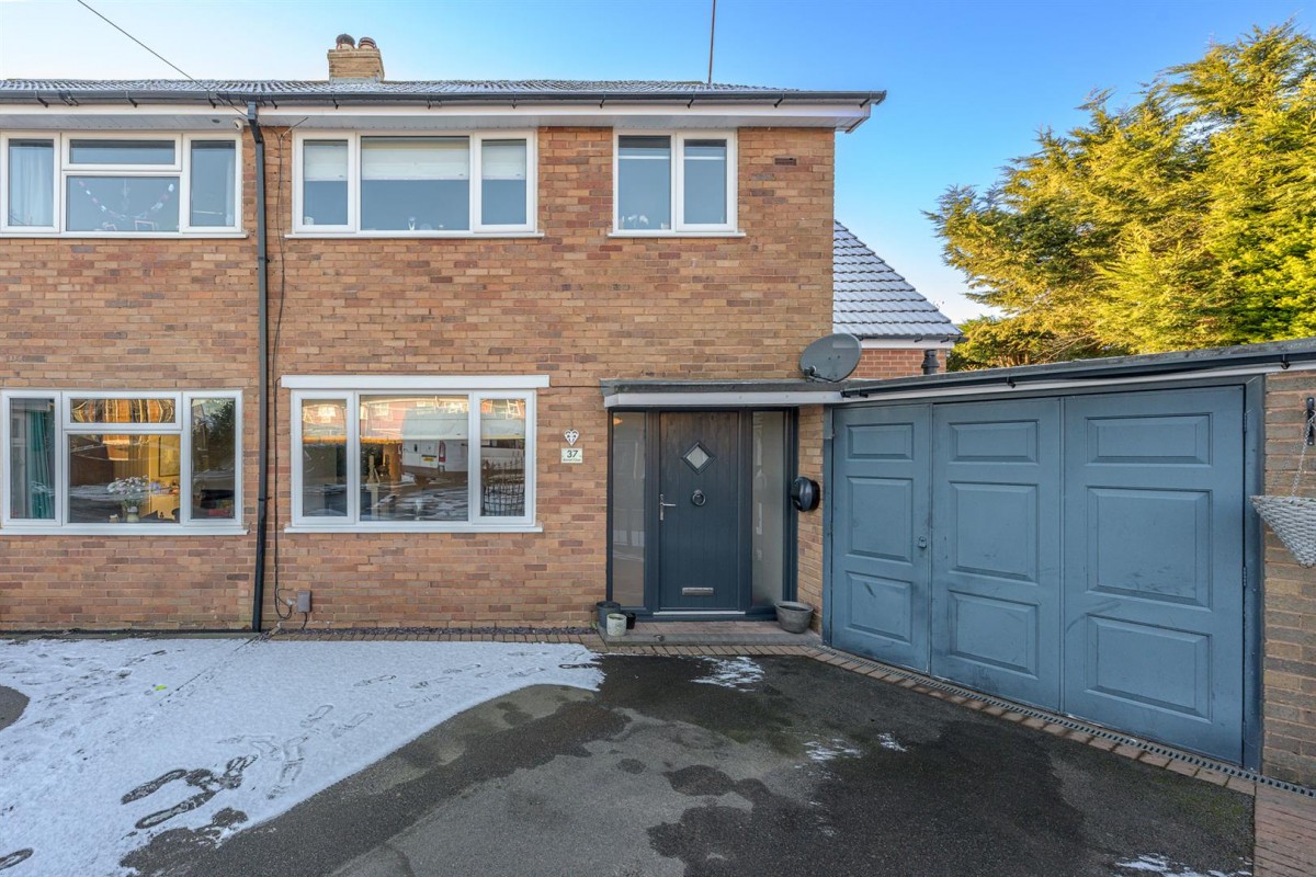 Barnett Close, Kingswinford, DY6 9PW