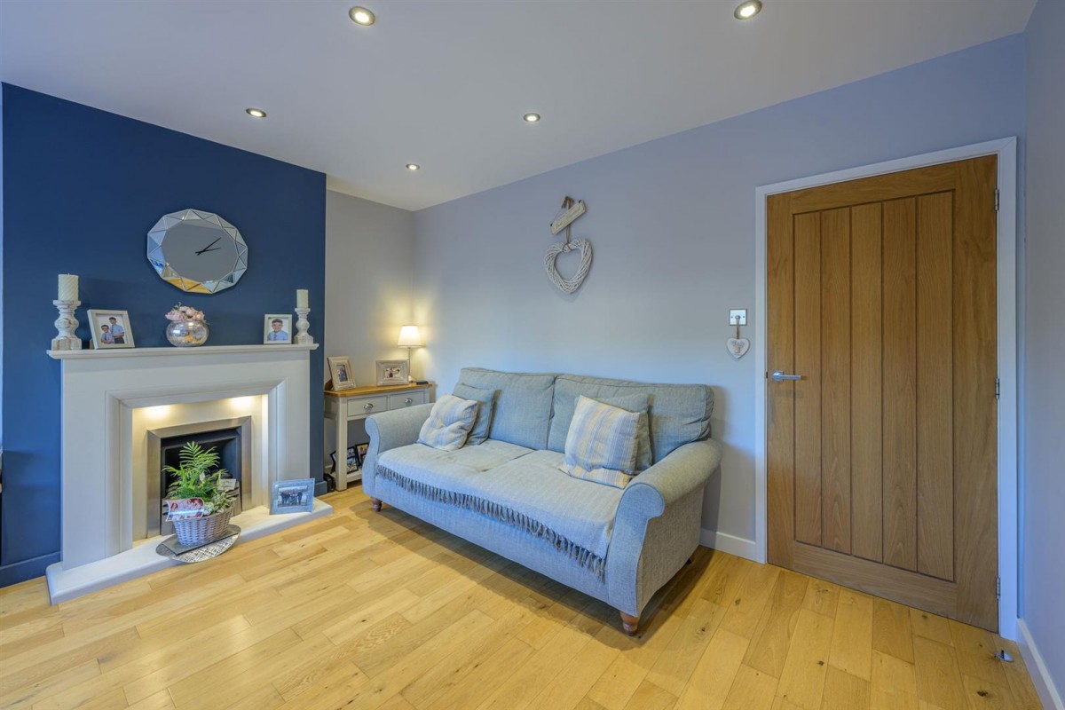 Barnett Close, Kingswinford, DY6 9PW