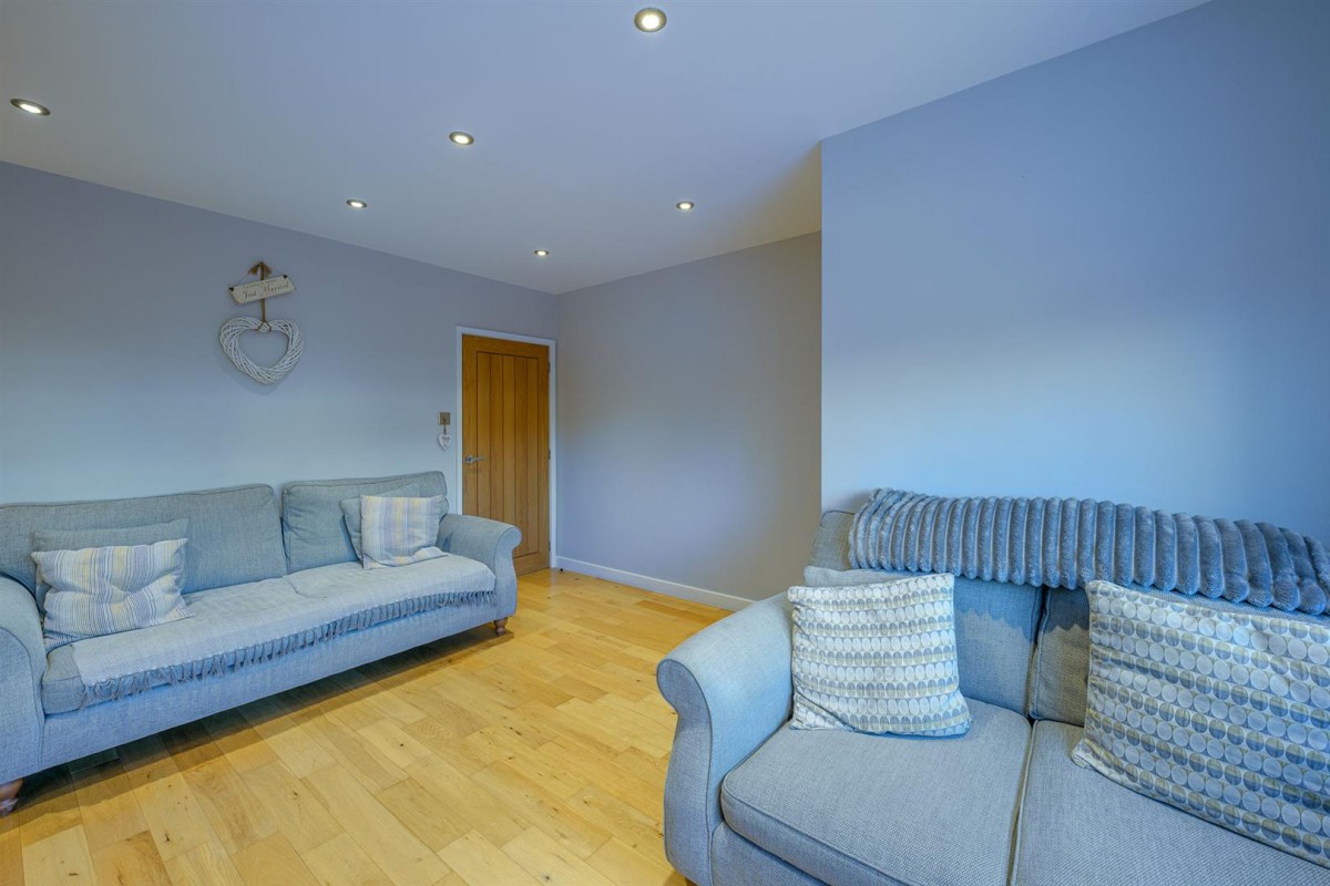 Barnett Close, Kingswinford, DY6 9PW