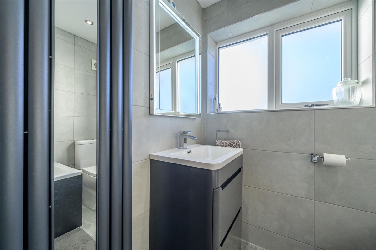 Barnett Close, Kingswinford, DY6 9PW