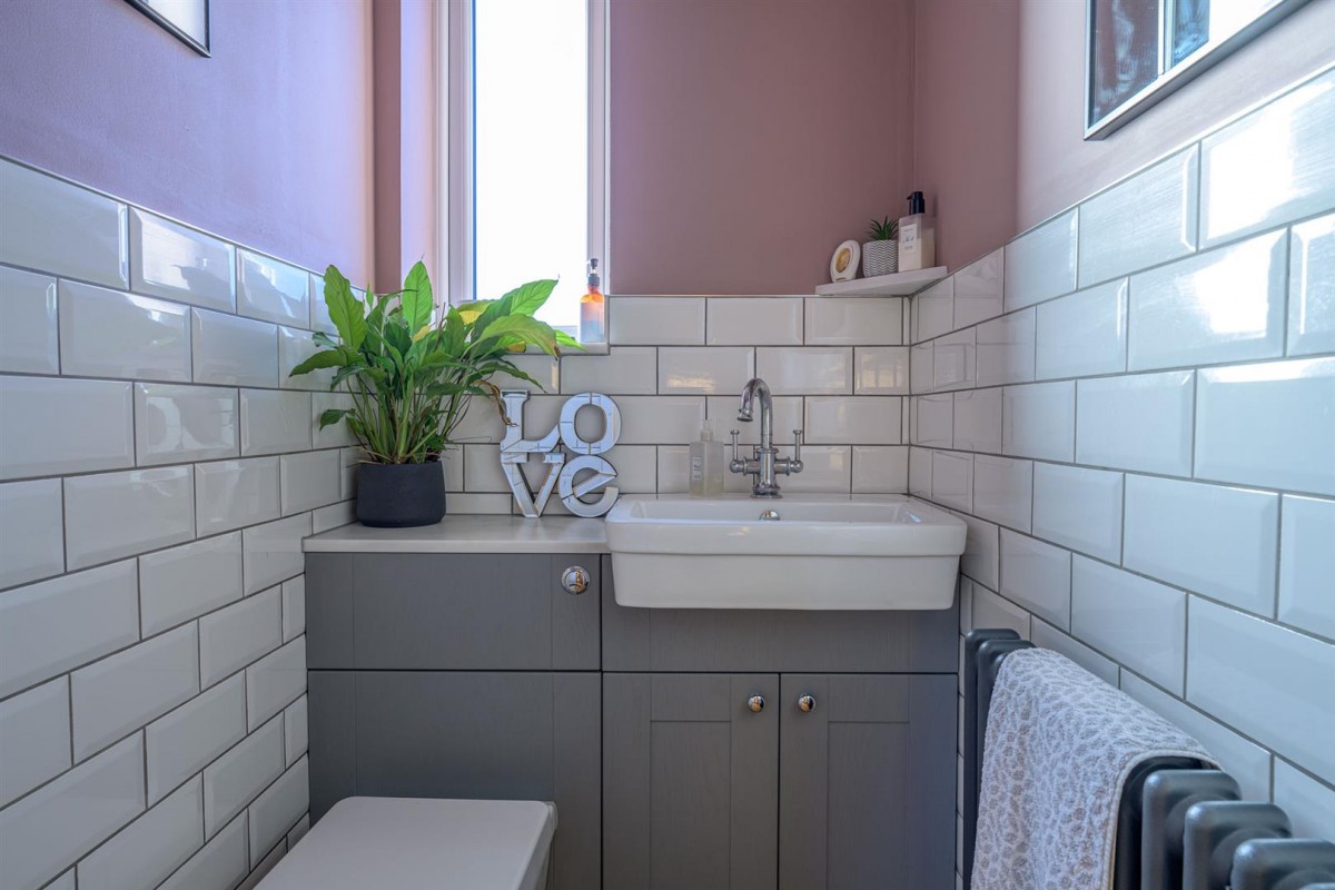 Barnett Close, Kingswinford, DY6 9PW