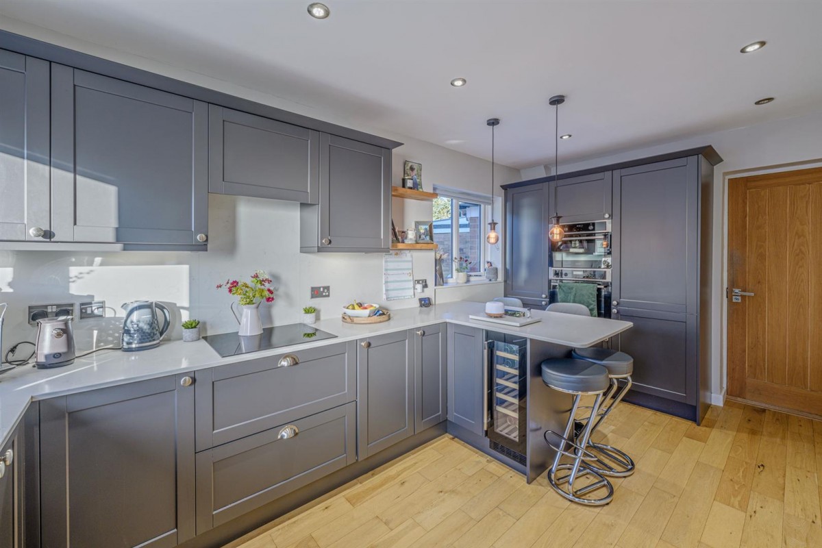 Barnett Close, Kingswinford, DY6 9PW