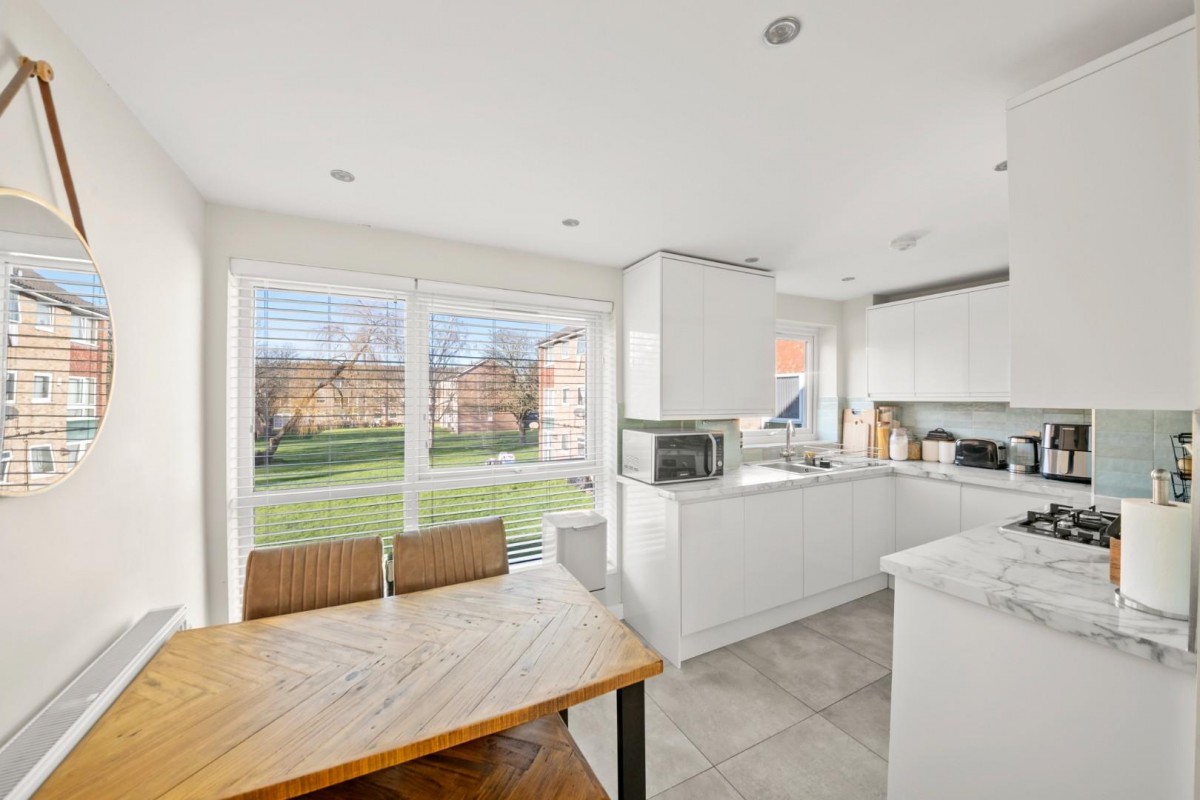 Forris Avenue, Hayes