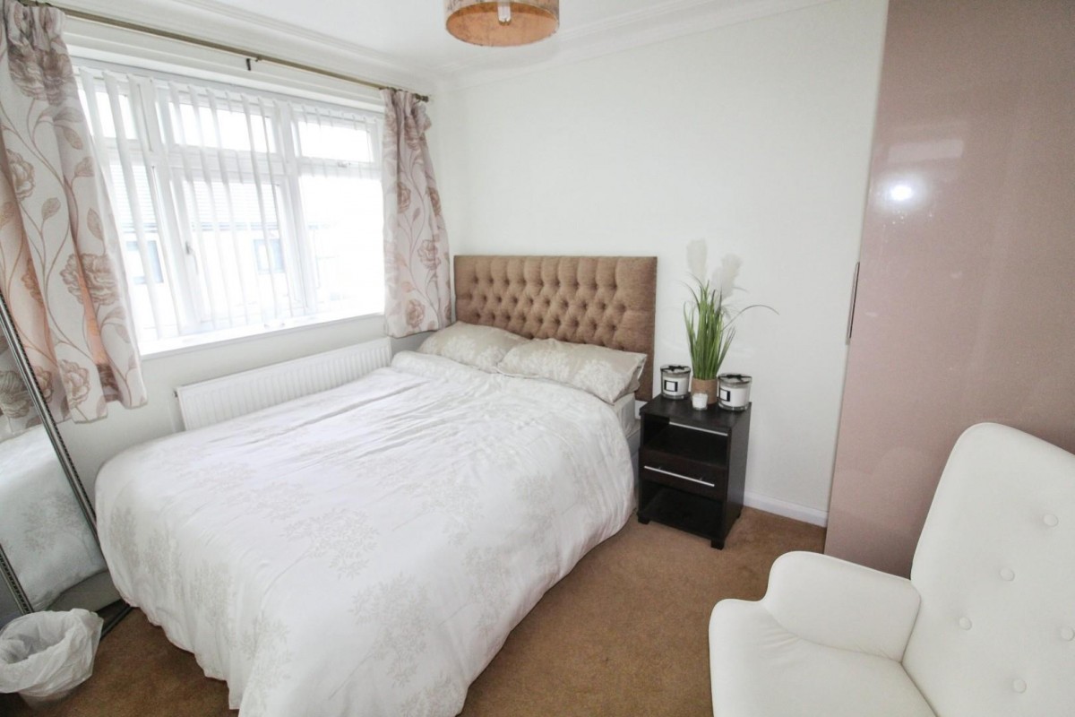 Eightlands Lane, Bramley, LS13 2BT