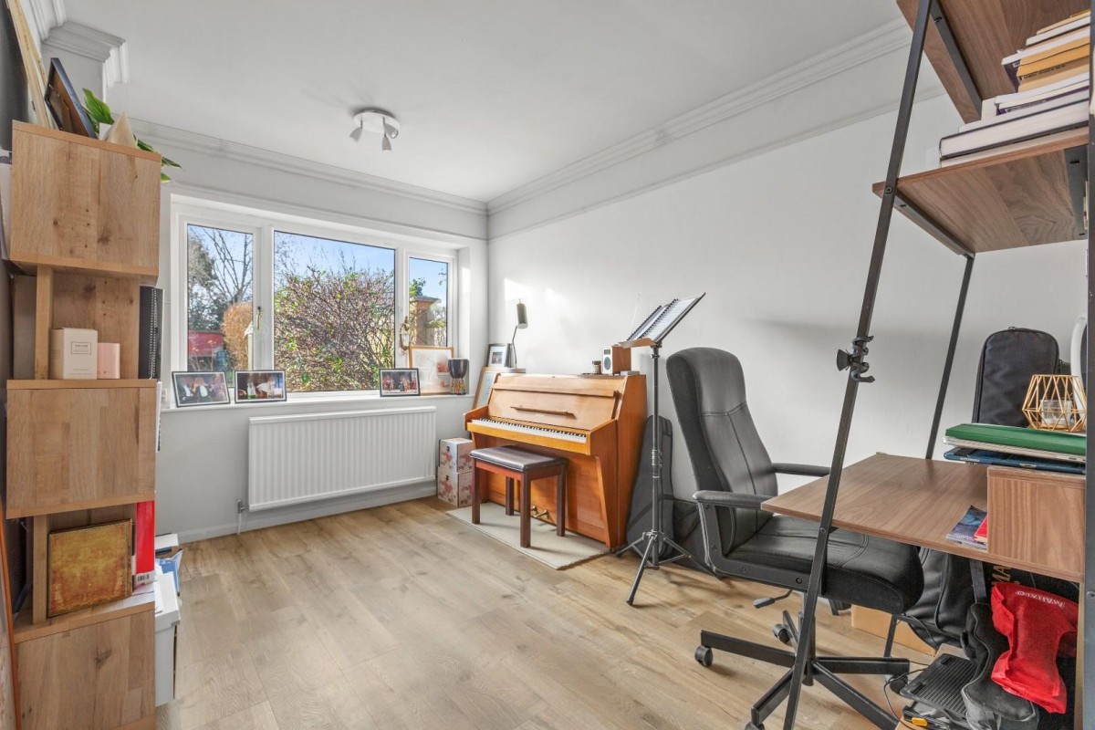 Plantation Road, Amersham, Buckinghamshire, HP6 6HW