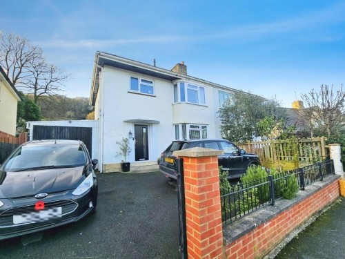 Cambridge Avenue, Dursley, GL11 4AU