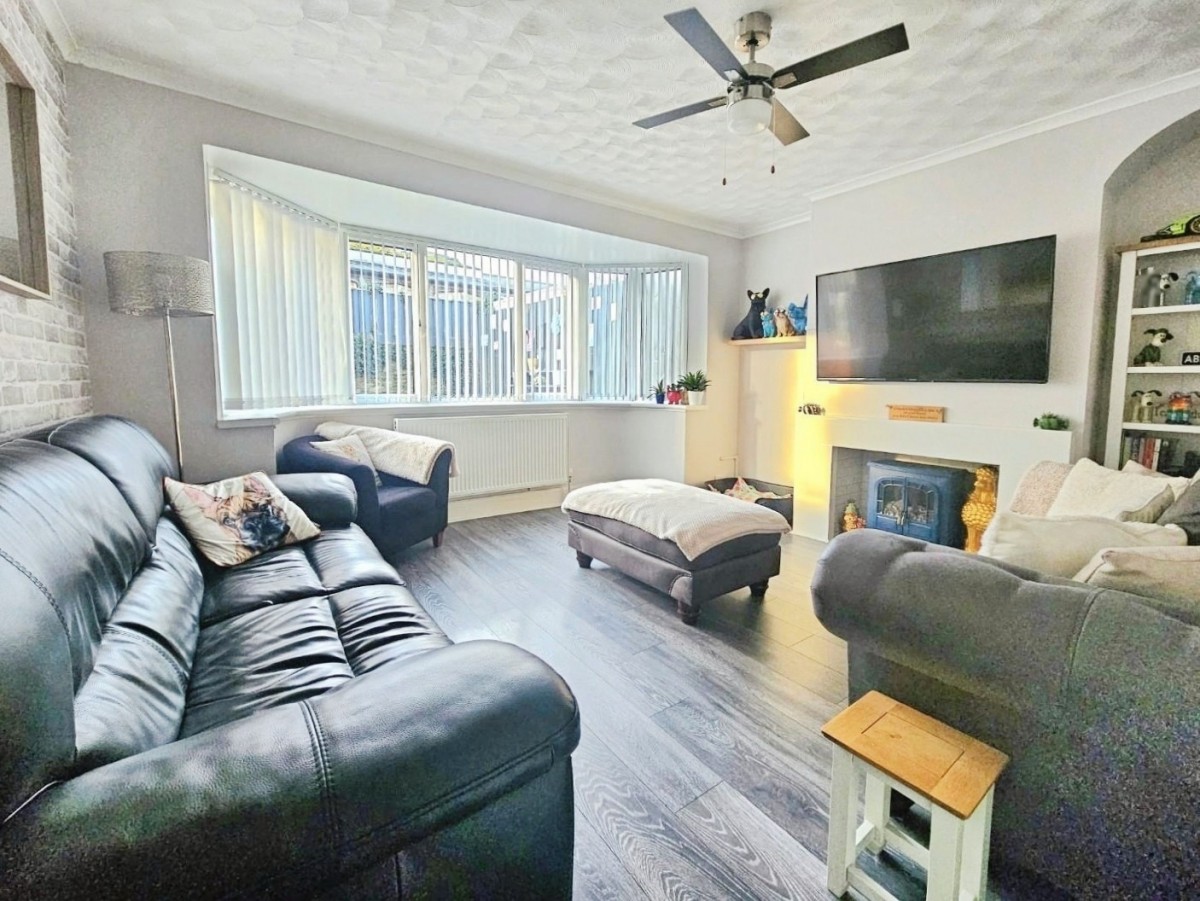 Cambridge Avenue, Dursley, GL11 4AU