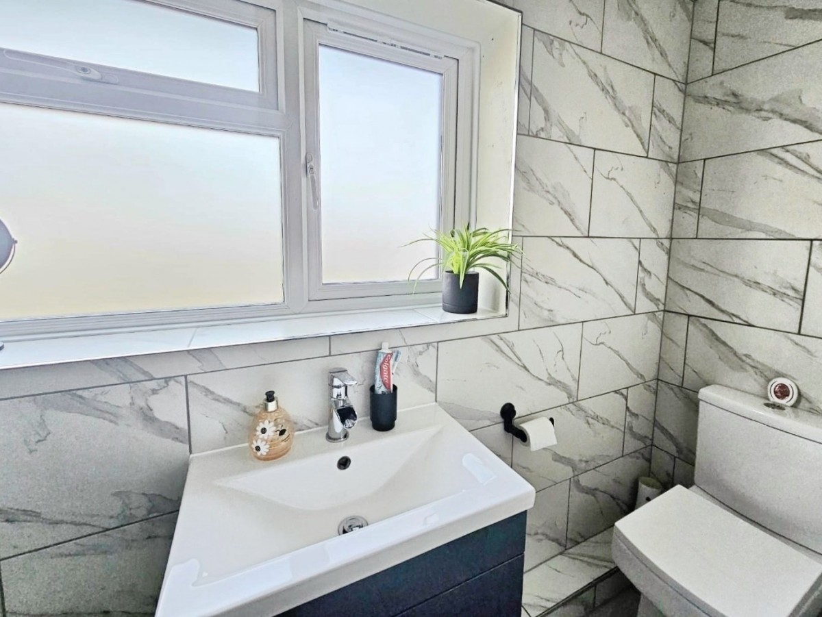 Cambridge Avenue, Dursley, GL11 4AU