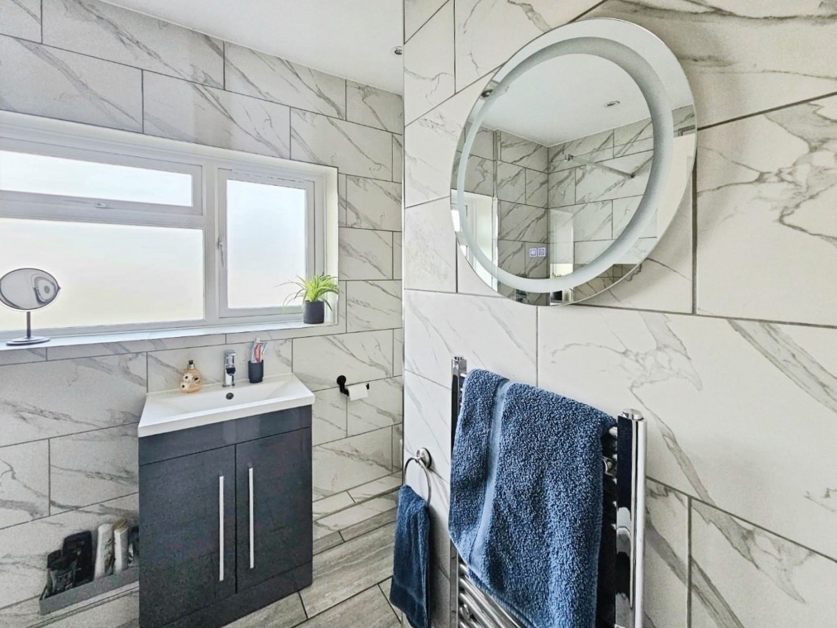 Cambridge Avenue, Dursley, GL11 4AU