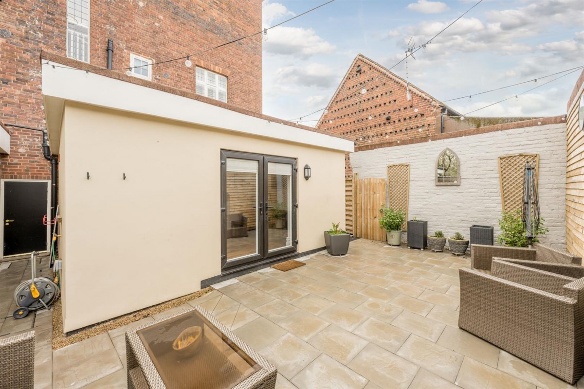 Broadfield House, Kingswinford, DY6 9NS