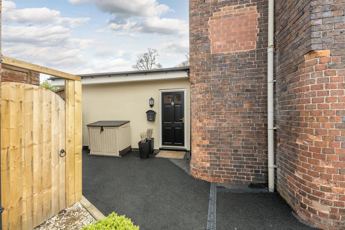 Broadfield House, Kingswinford, DY6 9NS