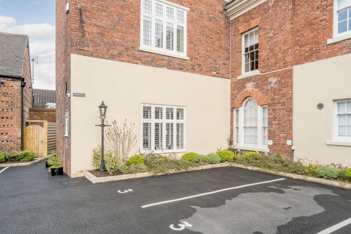 Broadfield House, Kingswinford, DY6 9NS