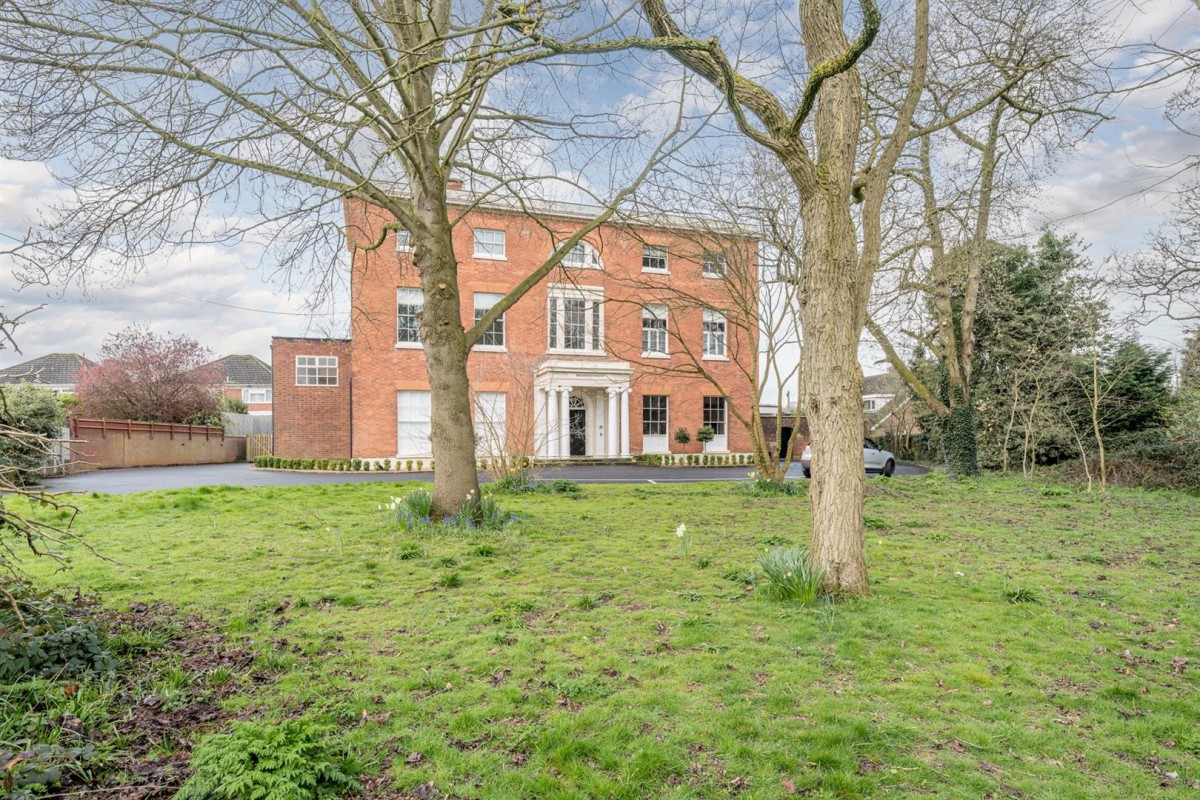 Broadfield House, Kingswinford, DY6 9NS