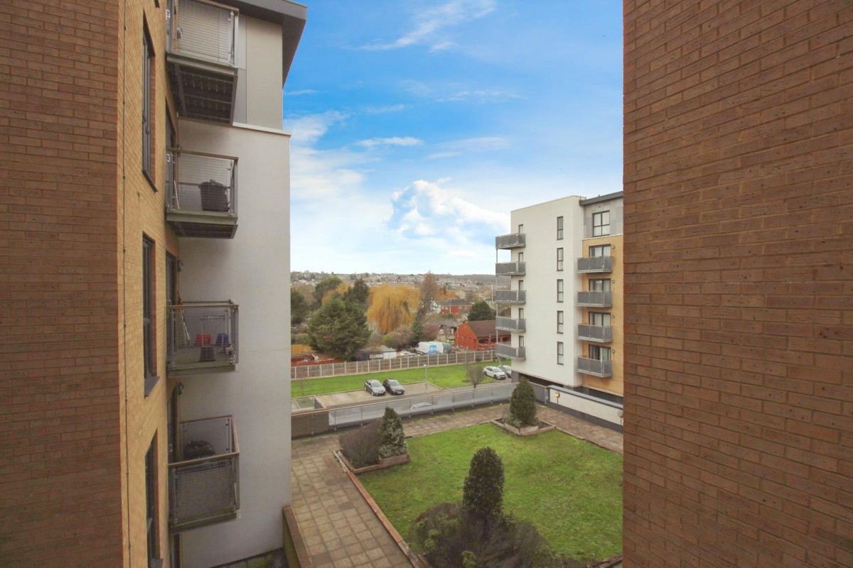 Little Brights Road, Belvedere Park