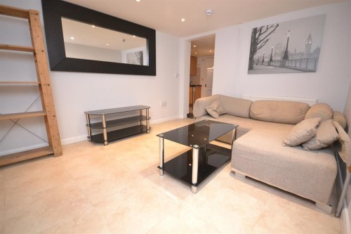 London Road, Town Centre