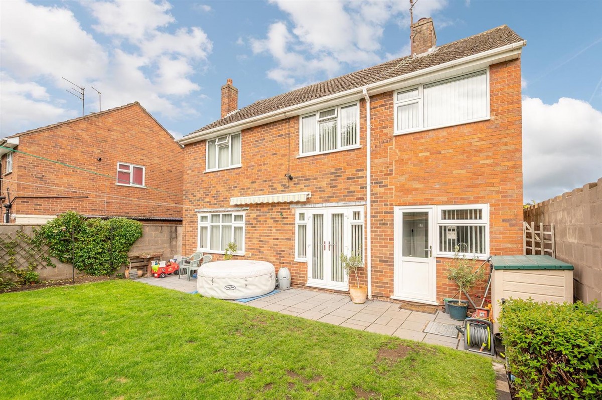 Barnett Close, Kingswinford, DY6 9PW