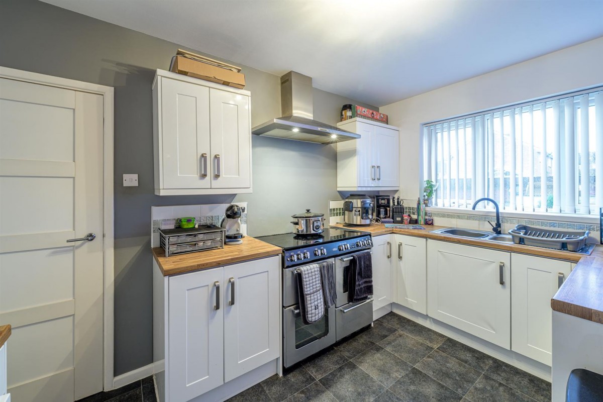 Barnett Close, Kingswinford, DY6 9PW