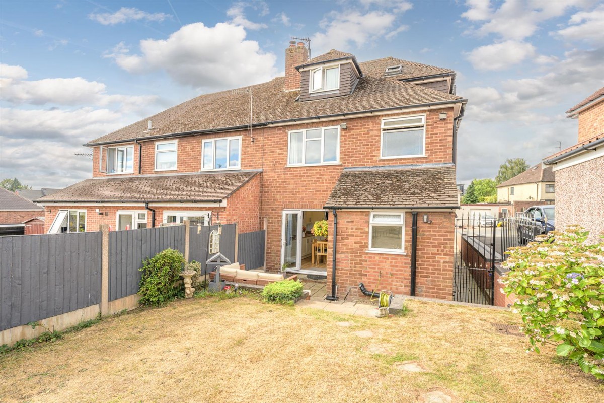 Wentworth Road, Wollaston, Stourbridge, DY8 4SB