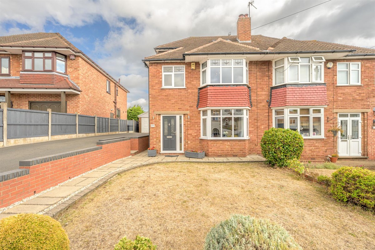 Wentworth Road, Wollaston, Stourbridge, DY8 4SB