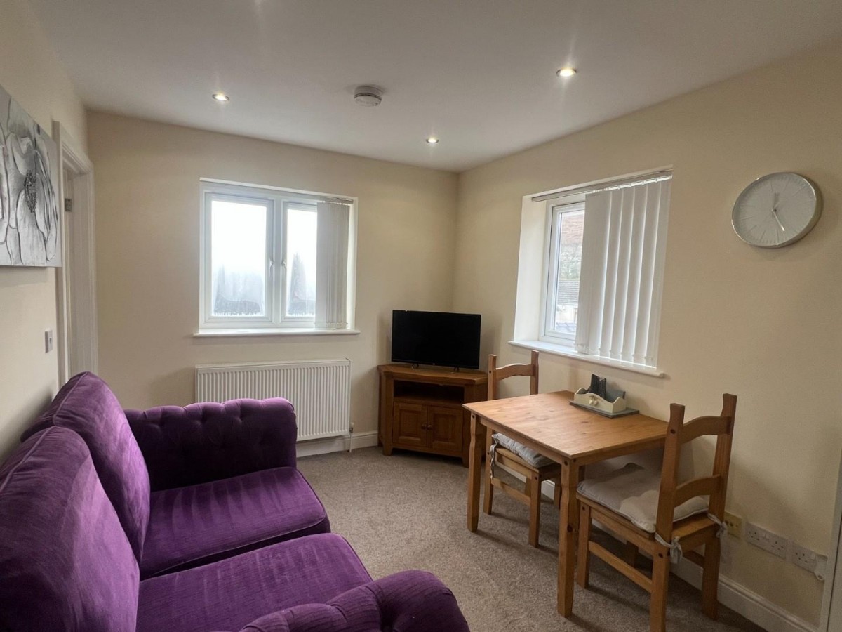 High Street, Ogmore Vale, CF32 7AD