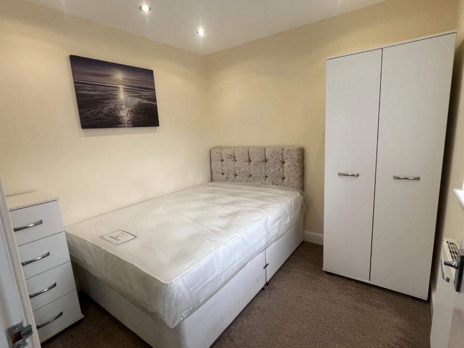 High Street, Ogmore Vale, CF32 7AD