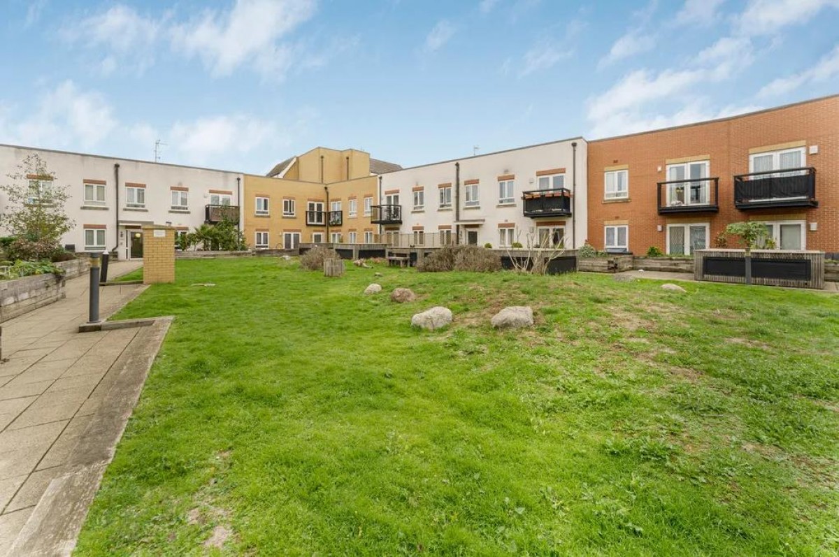 Featherstone Court, Southall