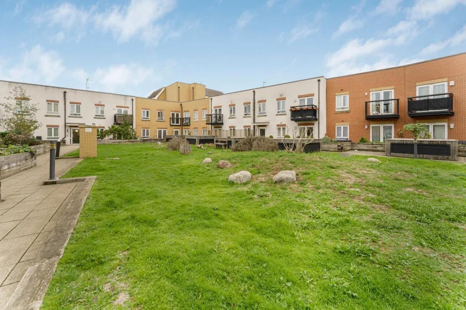 Featherstone Court, Southall