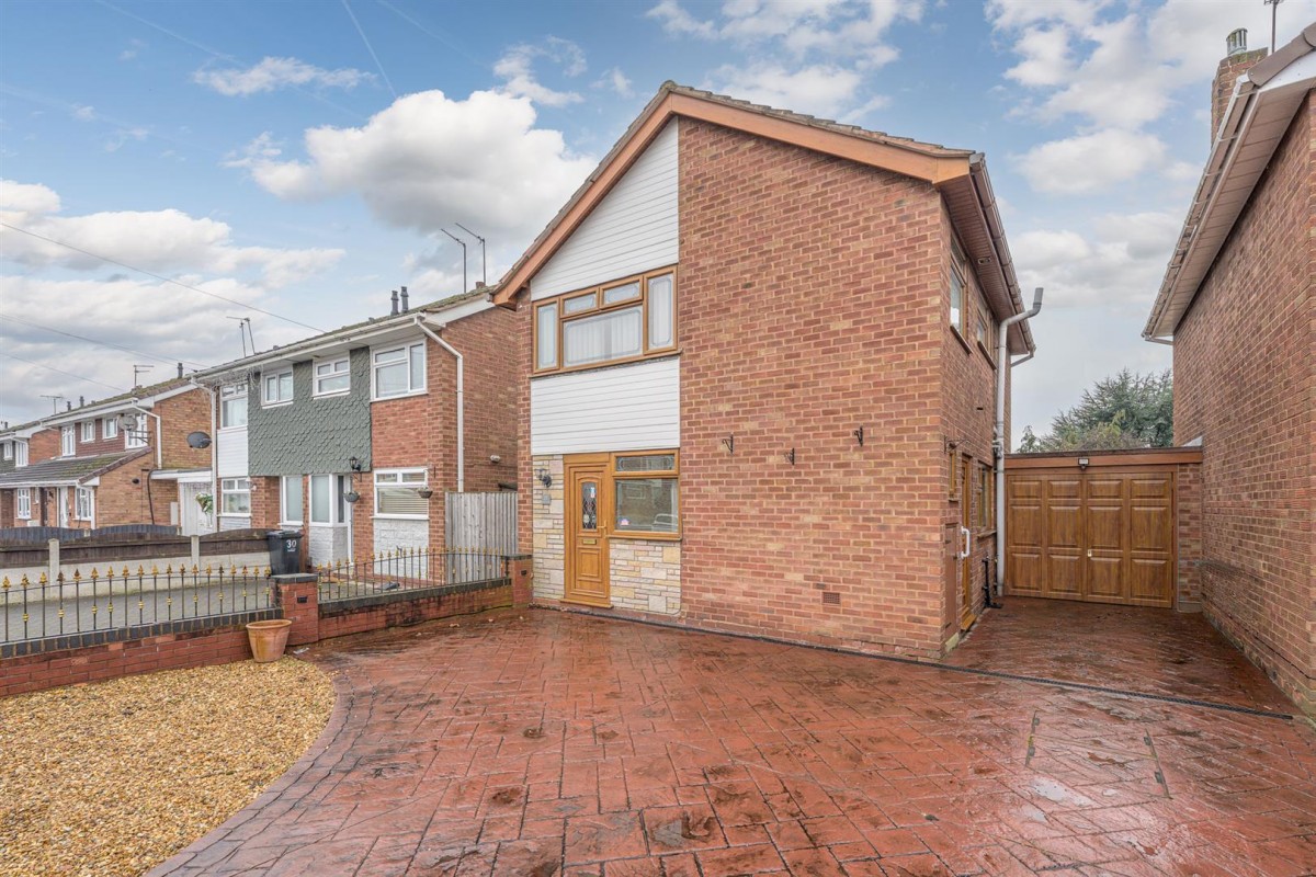 Burrows Road, Kingswinford, DY6 8LU