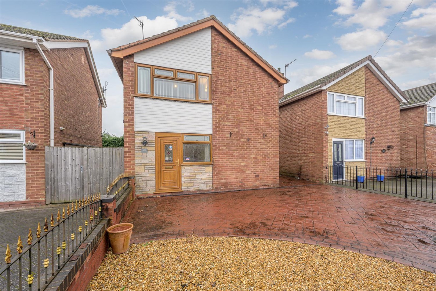 Burrows Road, Kingswinford, DY6 8LU