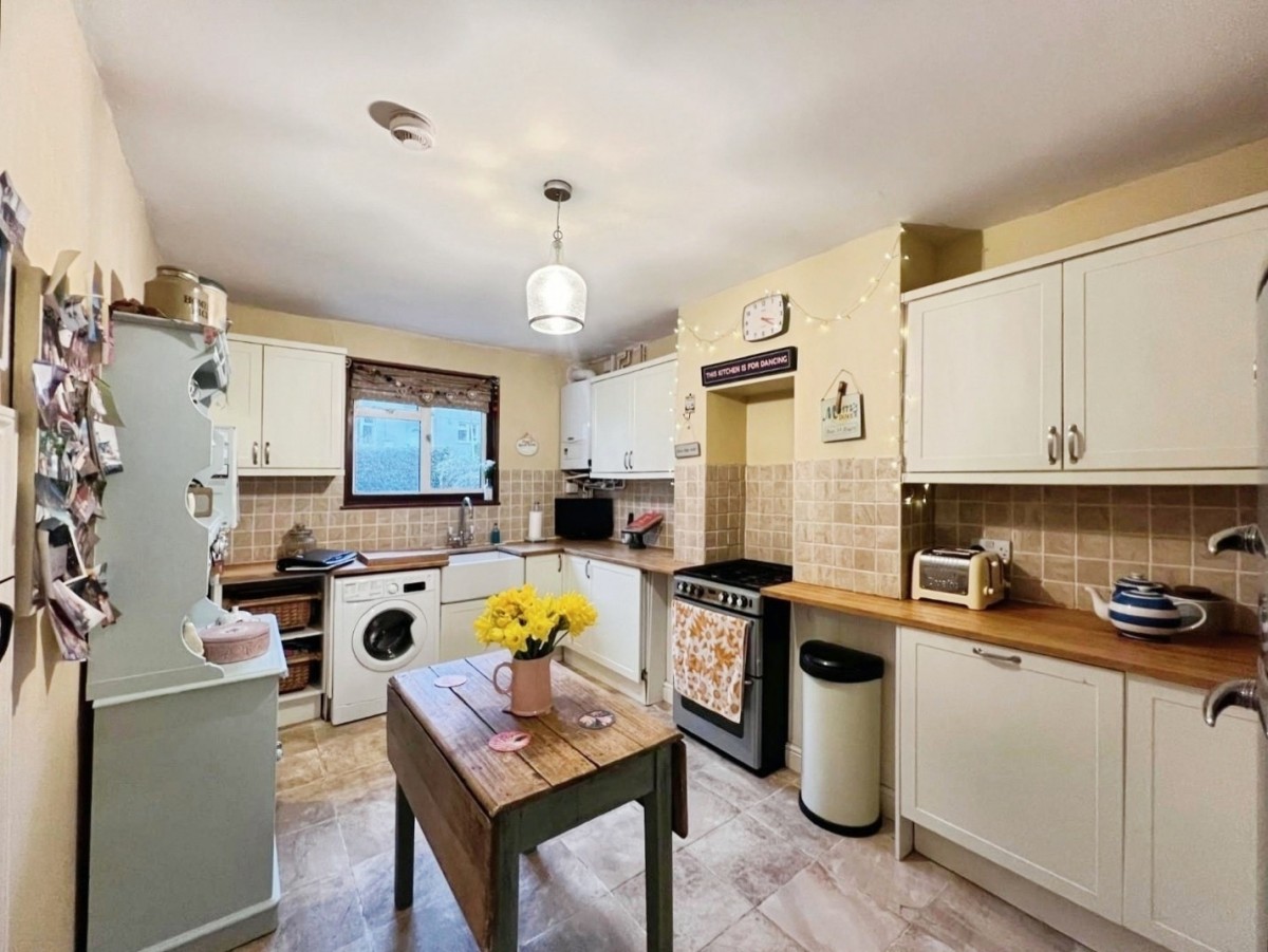 First Avenue, Dursley