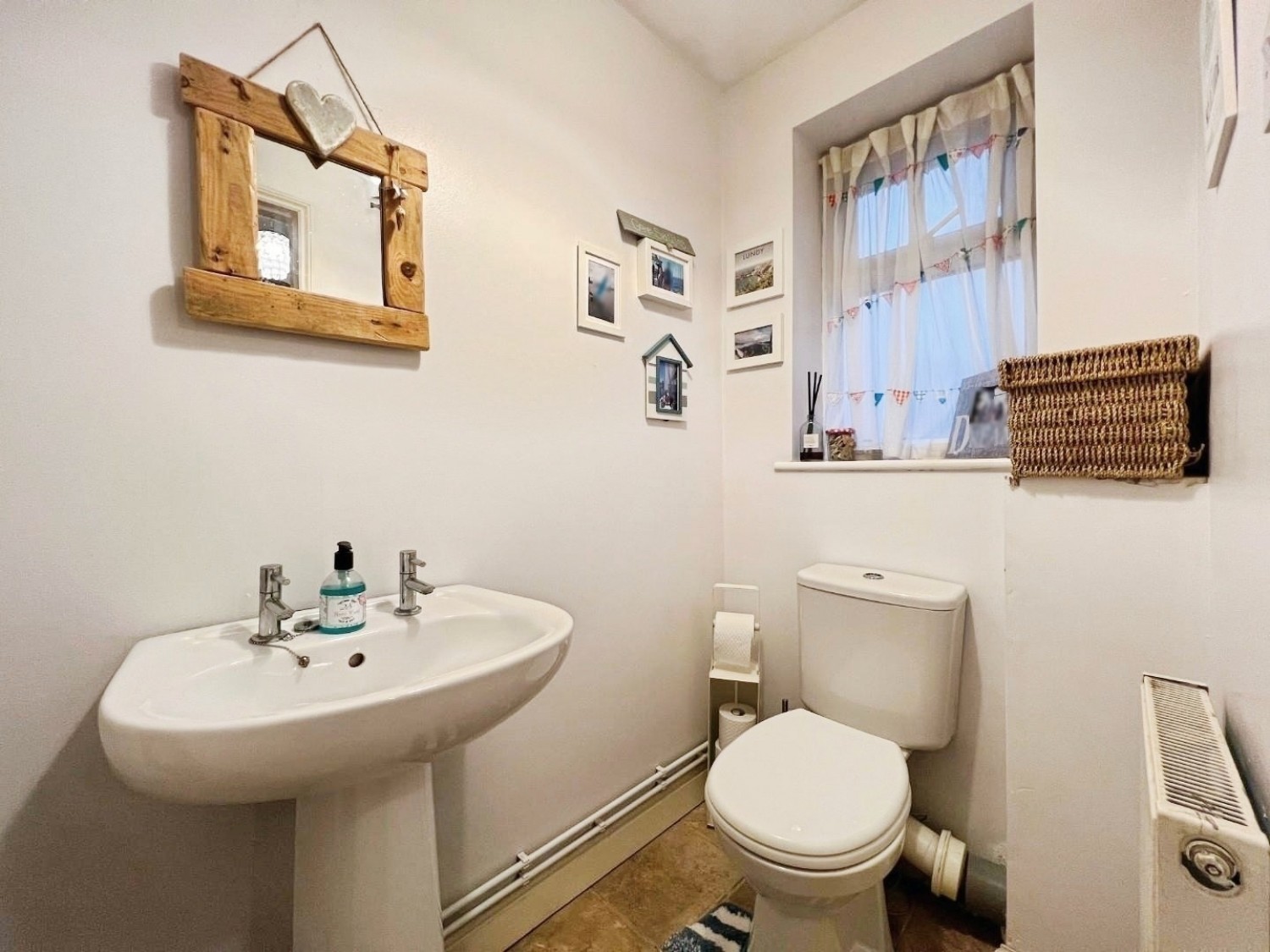 First Avenue, Dursley