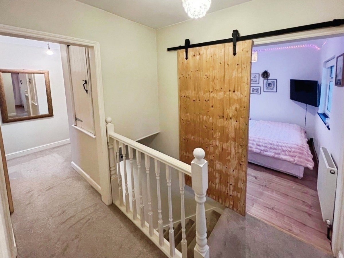 First Avenue, Dursley