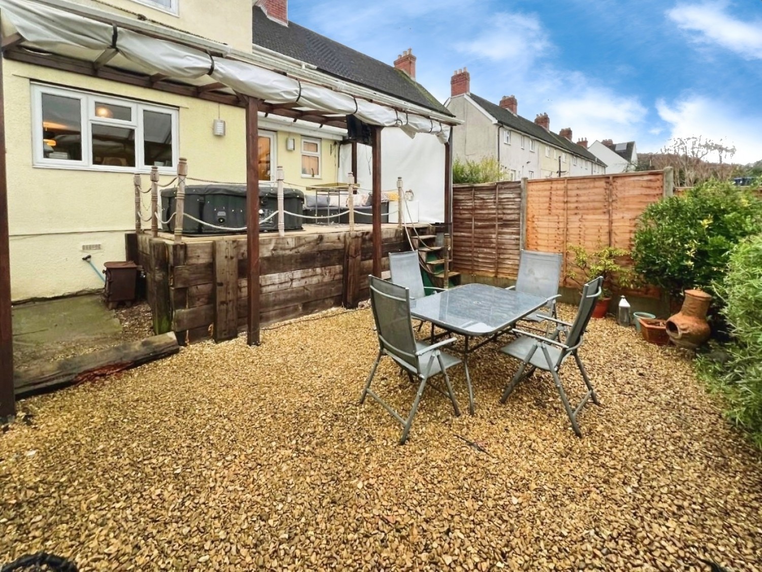 First Avenue, Dursley