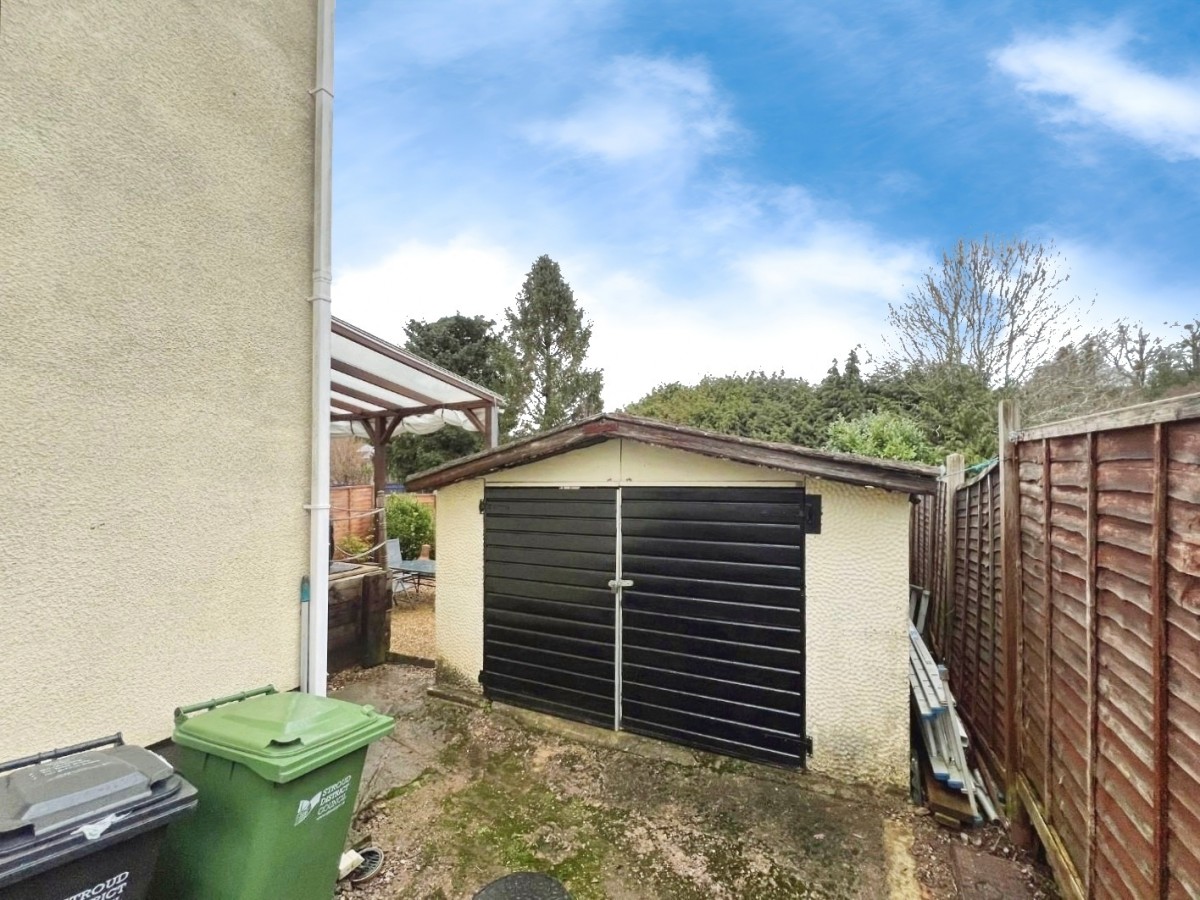 First Avenue, Dursley