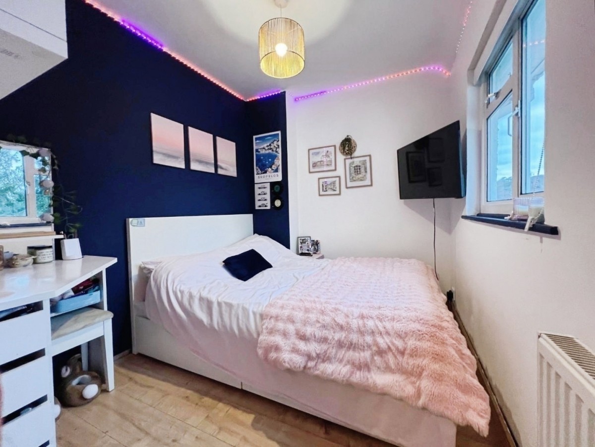 First Avenue, Dursley