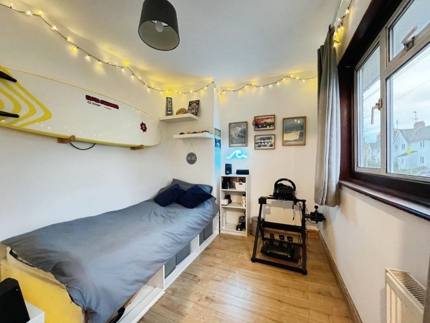 First Avenue, Dursley