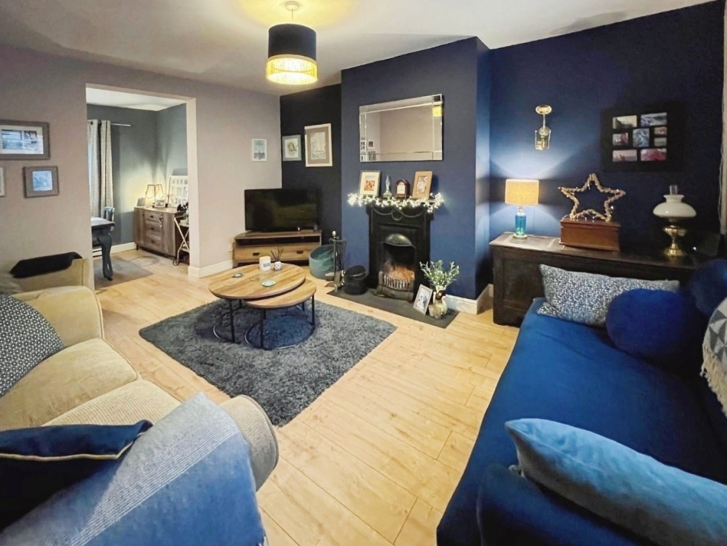 First Avenue, Dursley