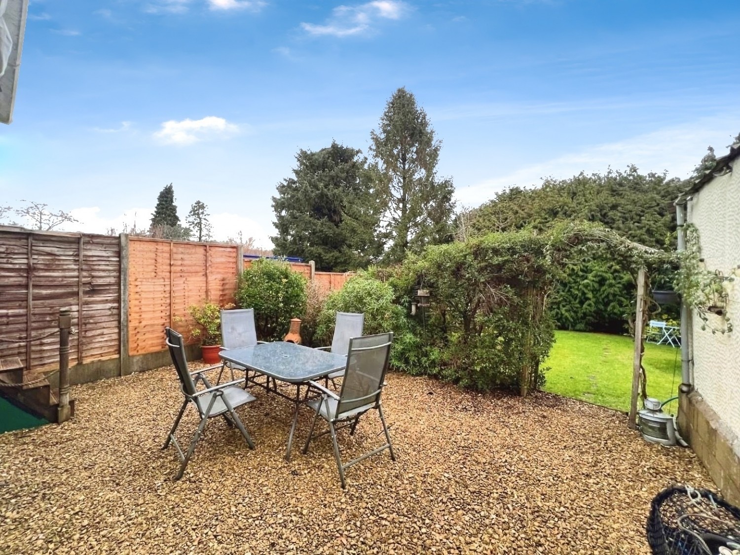 First Avenue, Dursley