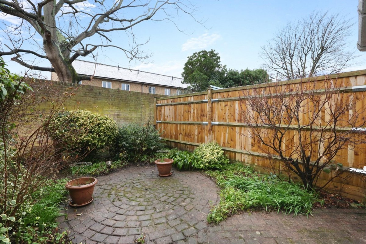 Cuthill Walk, London