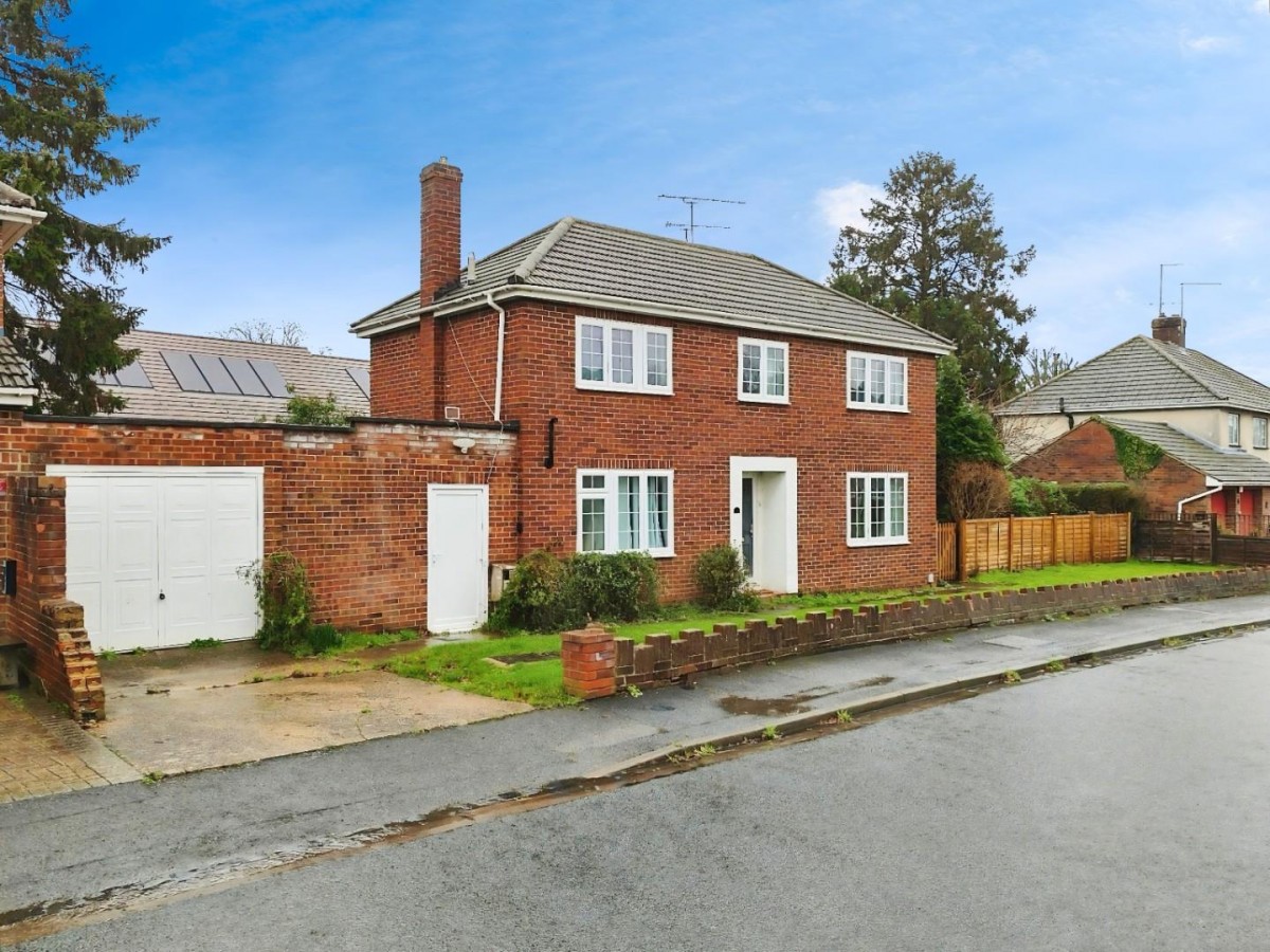 Manor Close, Bracknell, RG42 2BA