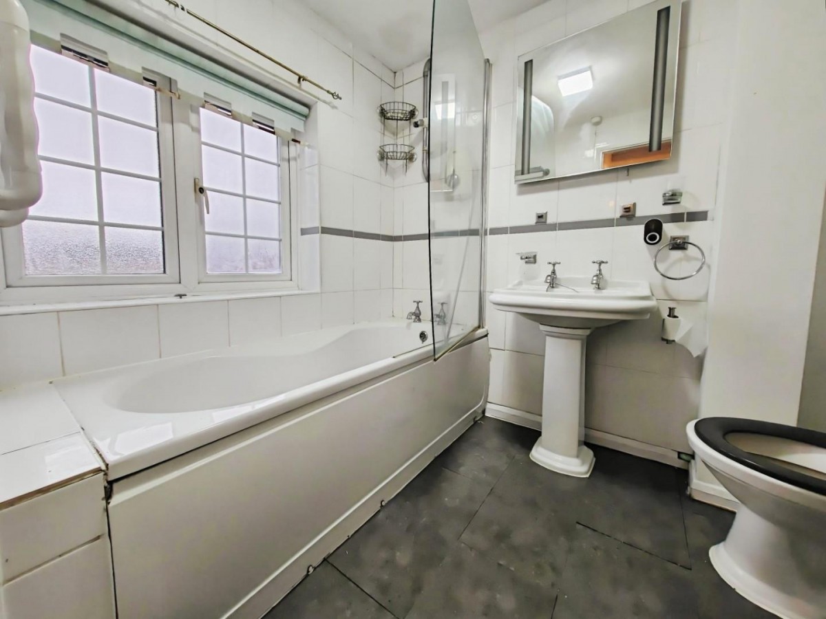 Manor Close, Bracknell, RG42 2BA