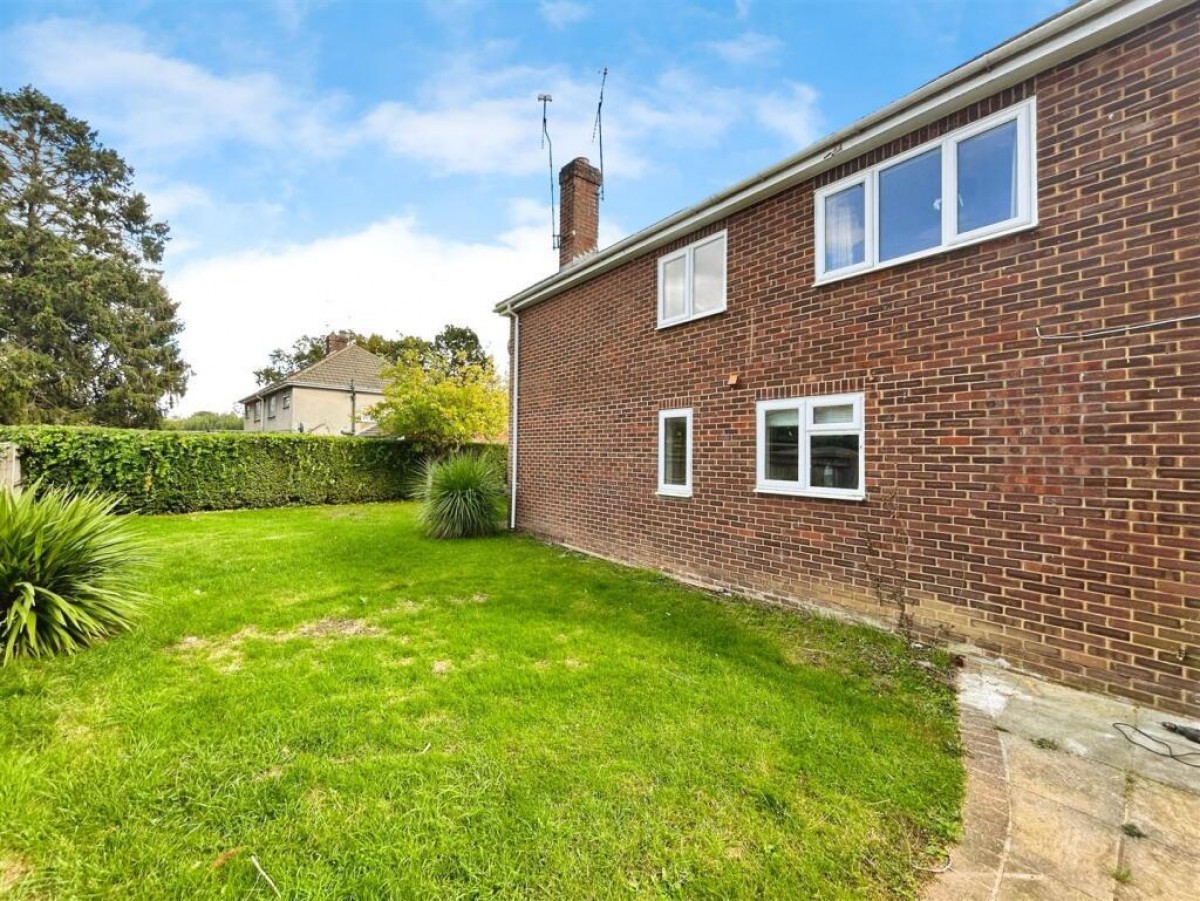 Manor Close, Bracknell, RG42 2BA
