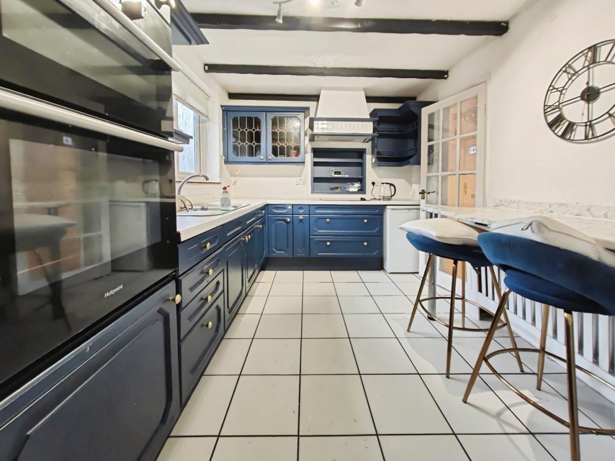 Manor Close, Bracknell, RG42 2BA